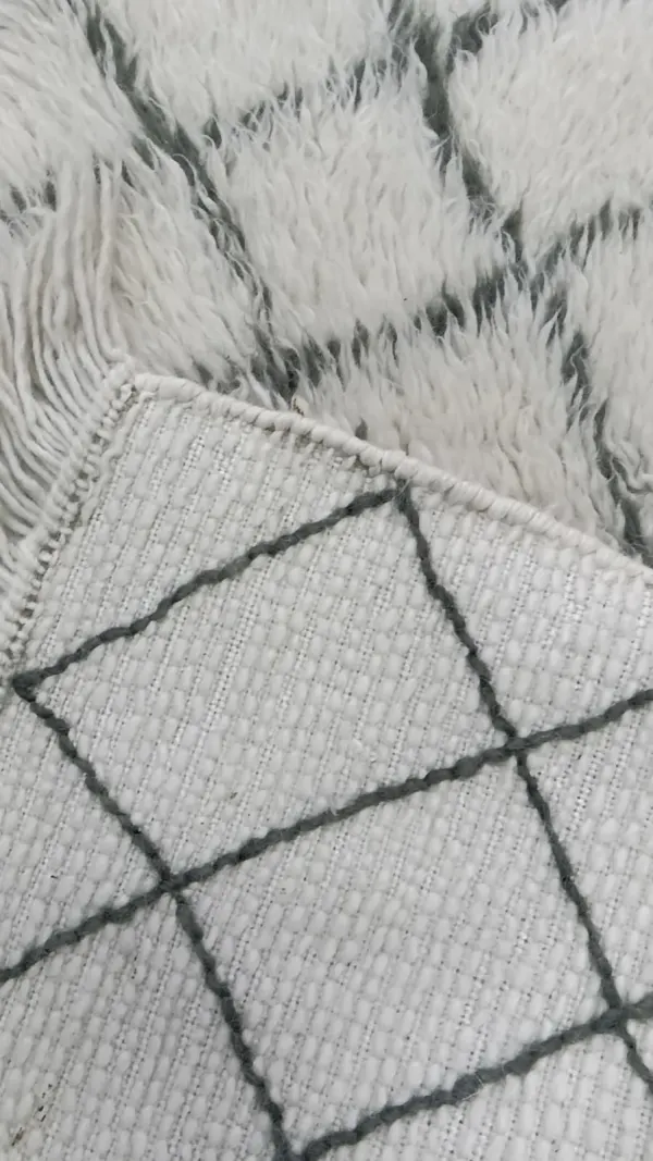 Atlas Trellis Shaggy Rug detail